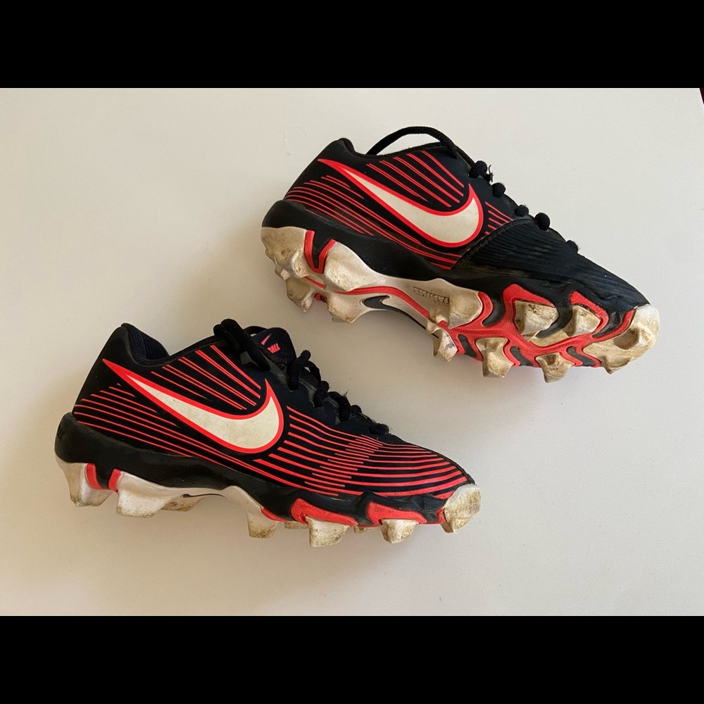 Nike boys/unisex baseball softball cleats size 1.5